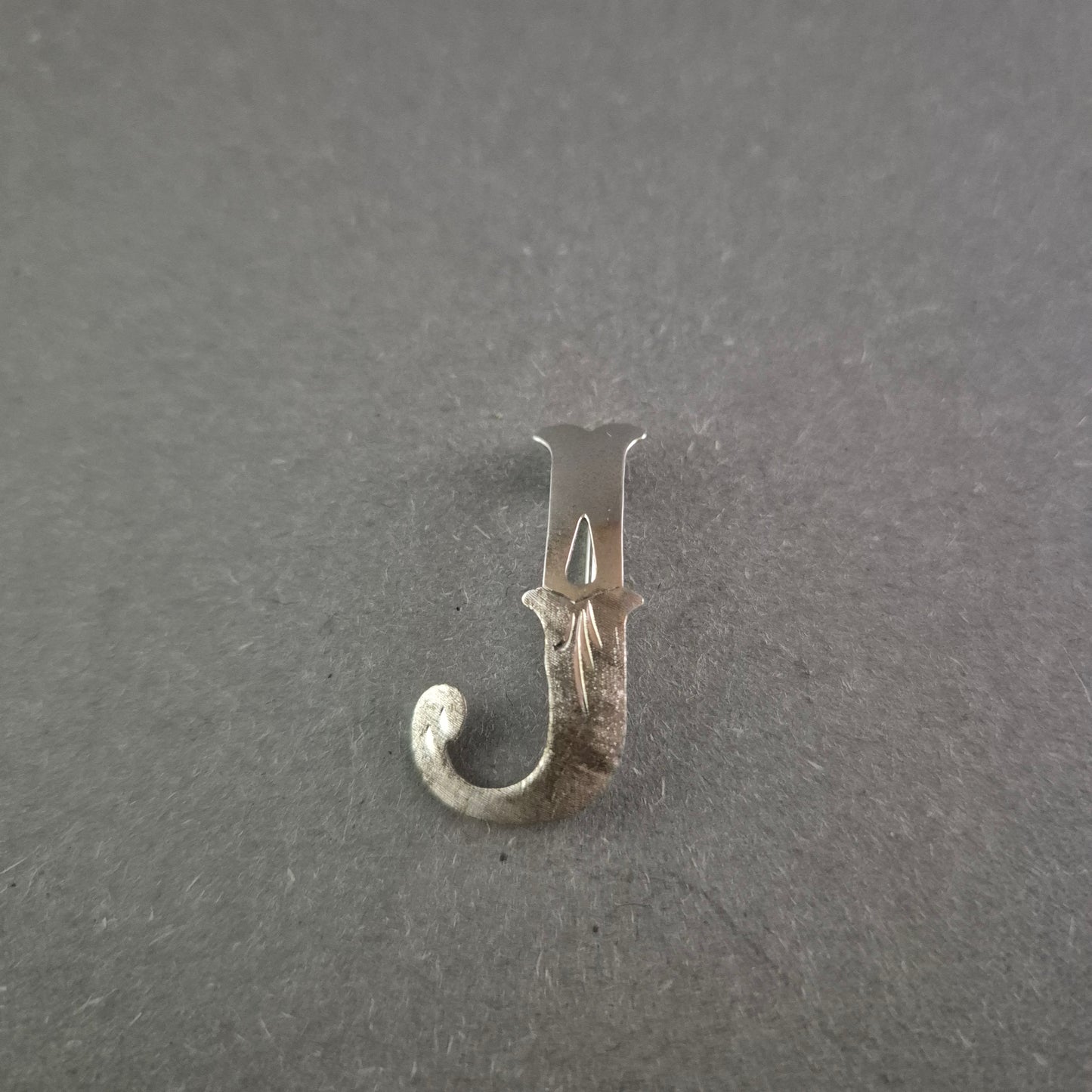 Vintage Buchstaben-Anhänger "J" aus 835er Silber – Elegantes Monogramm