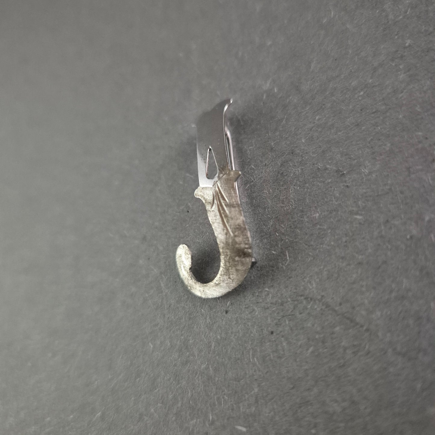 Vintage Buchstaben-Anhänger "J" aus 835er Silber – Elegantes Monogramm