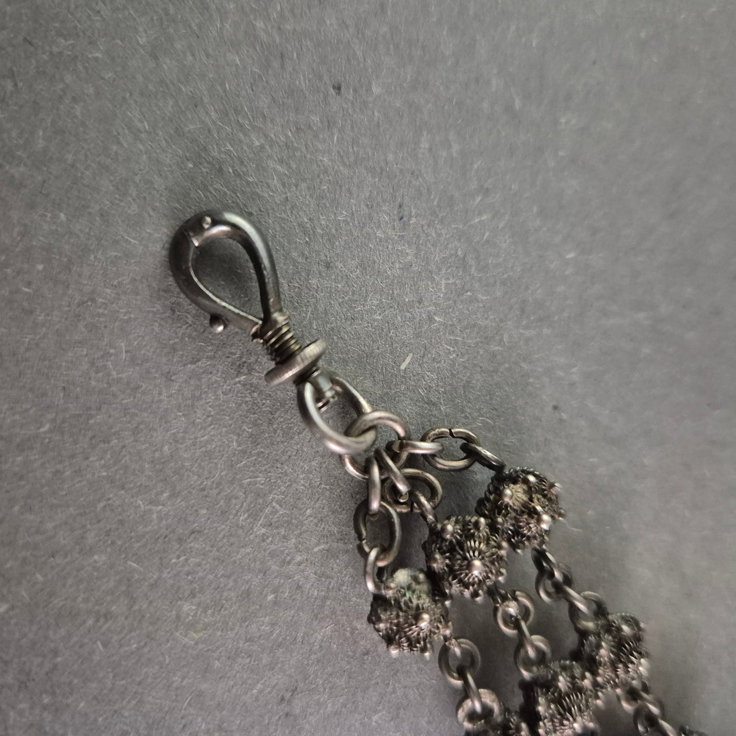 Antikes Silberarmband mit filigranen Kugeldetails – Vintage Eleganz