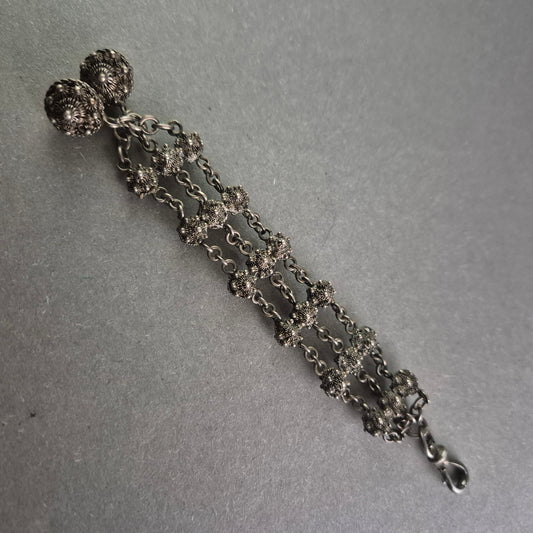 Antikes Silberarmband mit filigranen Kugeldetails – Vintage Eleganz