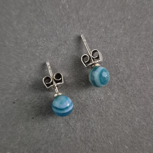 Vintage Ohrstecker mit blauem Achat und Silber – Elegante Farbakzente