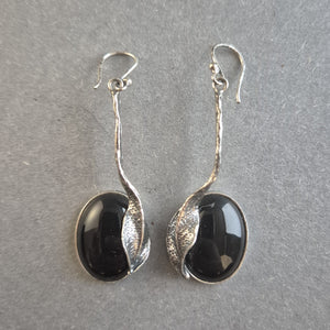 Elegante Silber Ohrhänger mit Onyx – Zeitlose Eleganz mit natürlichem Schwung