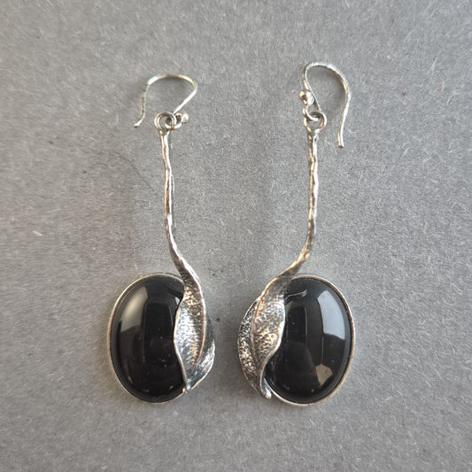 Elegante Silber Ohrhänger mit Onyx – Zeitlose Eleganz mit natürlichem Schwung