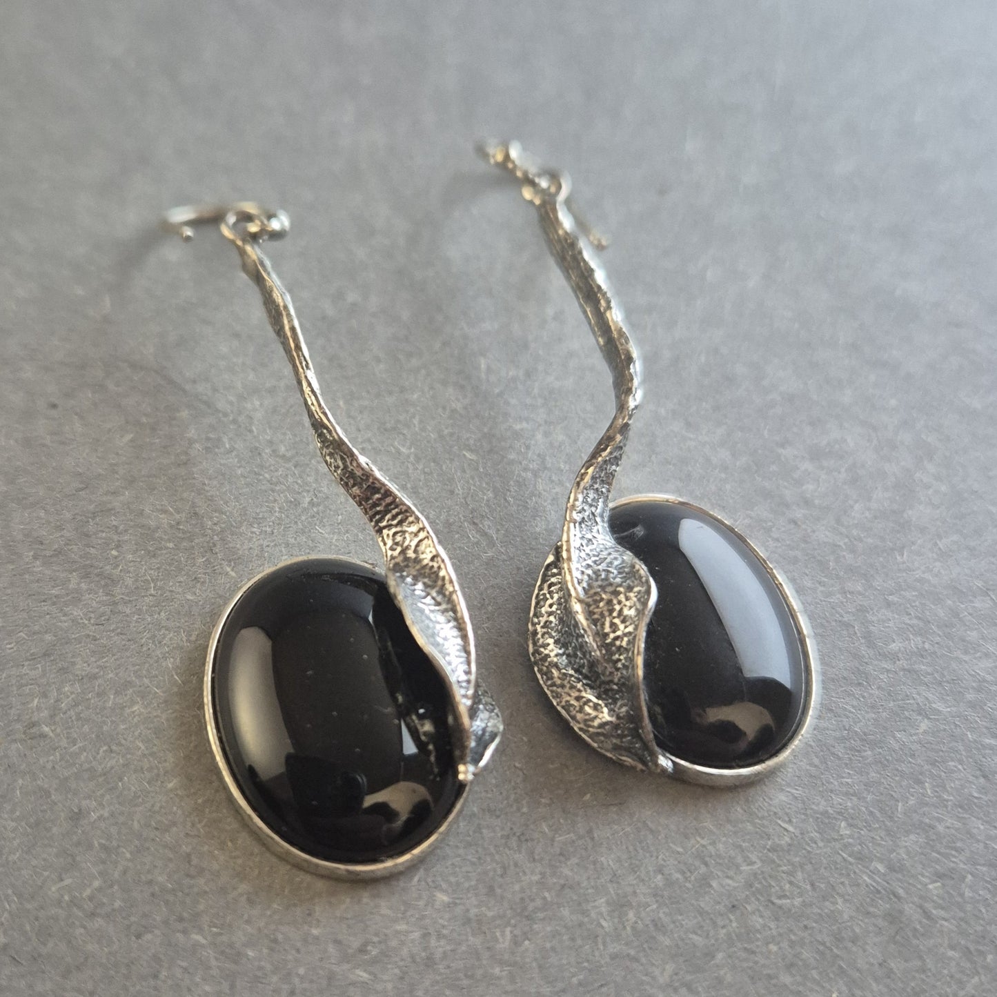 Elegante Silber Ohrhänger mit Onyx – Zeitlose Eleganz mit natürlichem Schwung