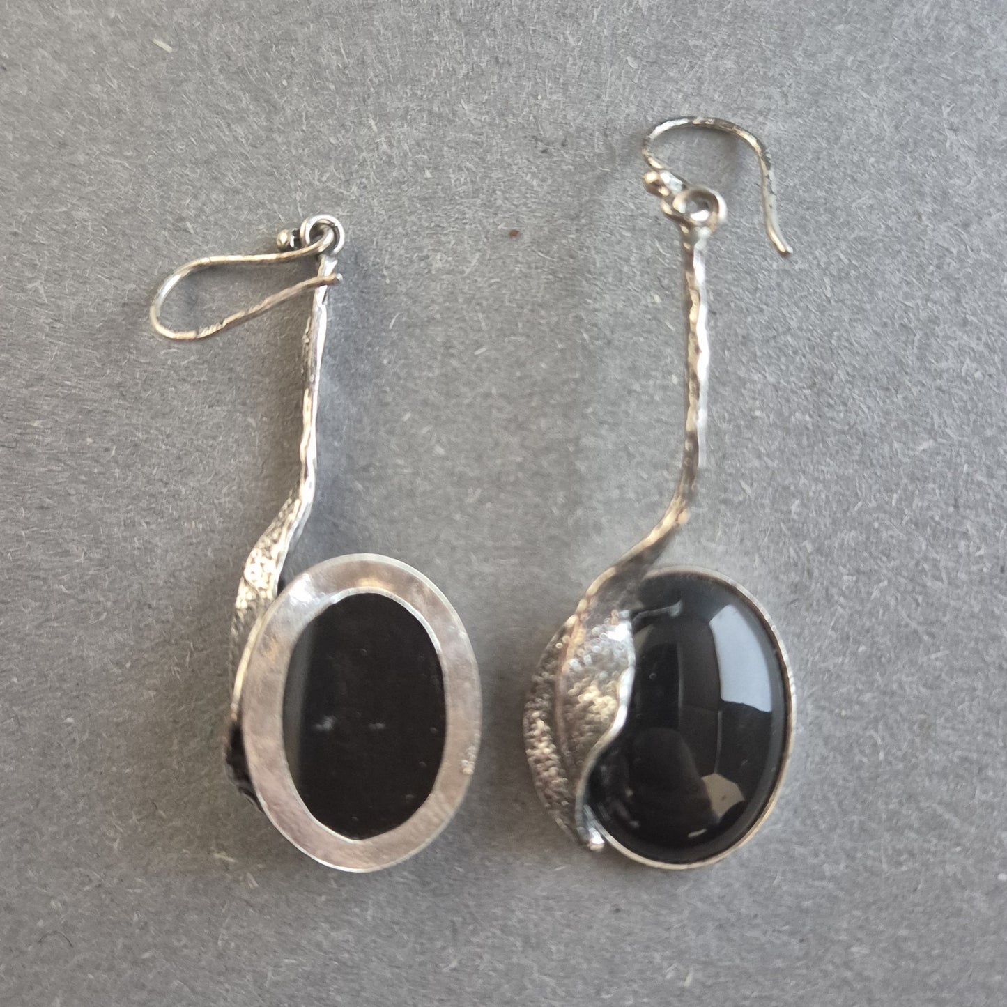 Elegante Silber Ohrhänger mit Onyx – Zeitlose Eleganz mit natürlichem Schwung