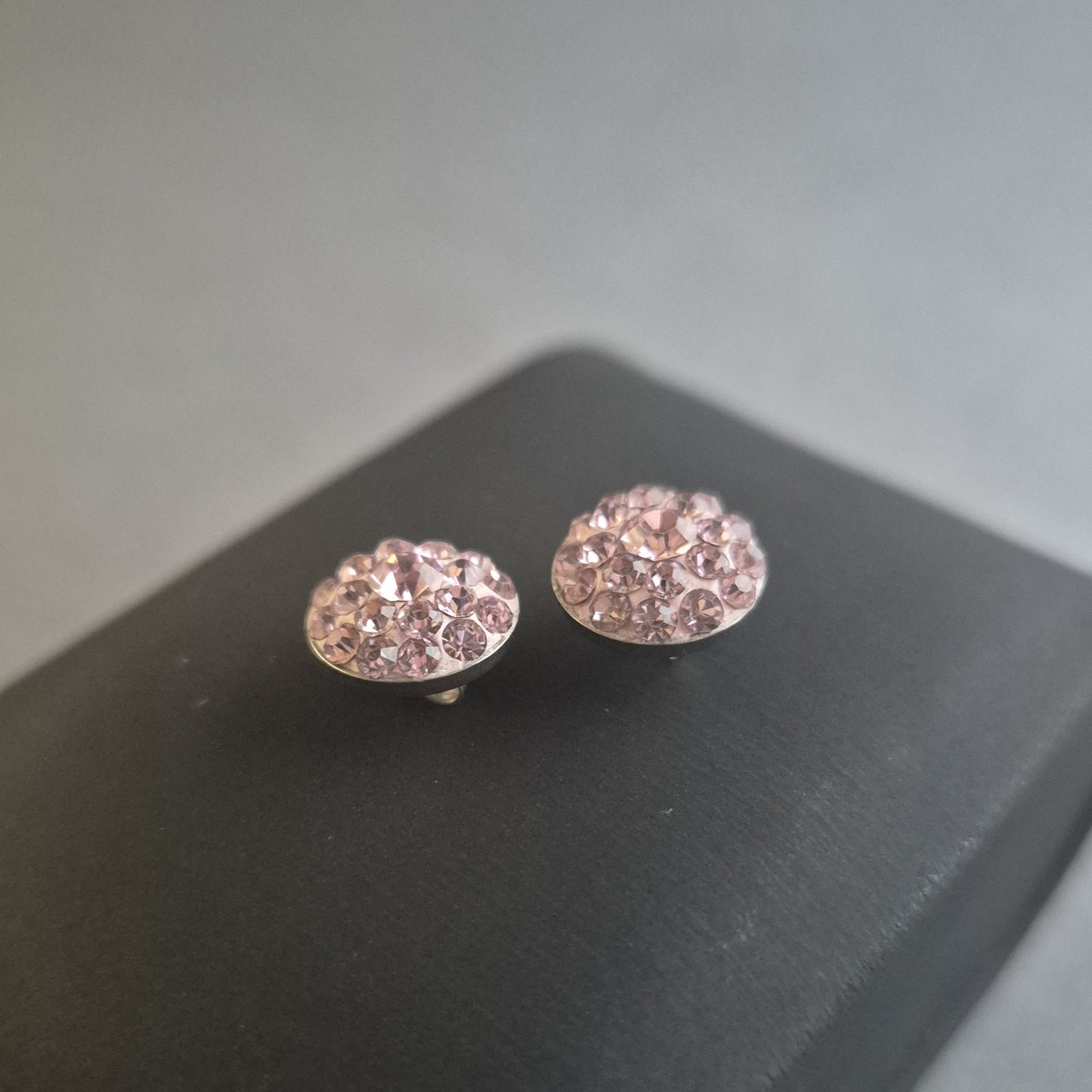 Glamouröse Ohrstecker mit Rosa Kristallen – Funkelnder Chic für jeden Anlass