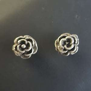 Vintage Silber Ohrstecker in Rosenform – Romantische Eleganz
