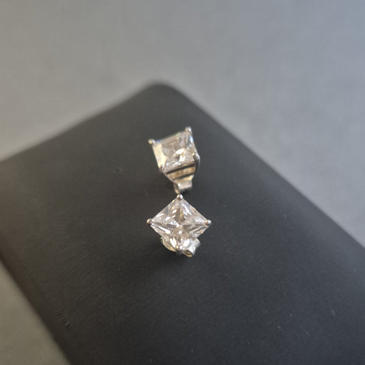Elegante Silber Ohrstecker mit quadratischen Zirkonia – Zeitlose Eleganz
