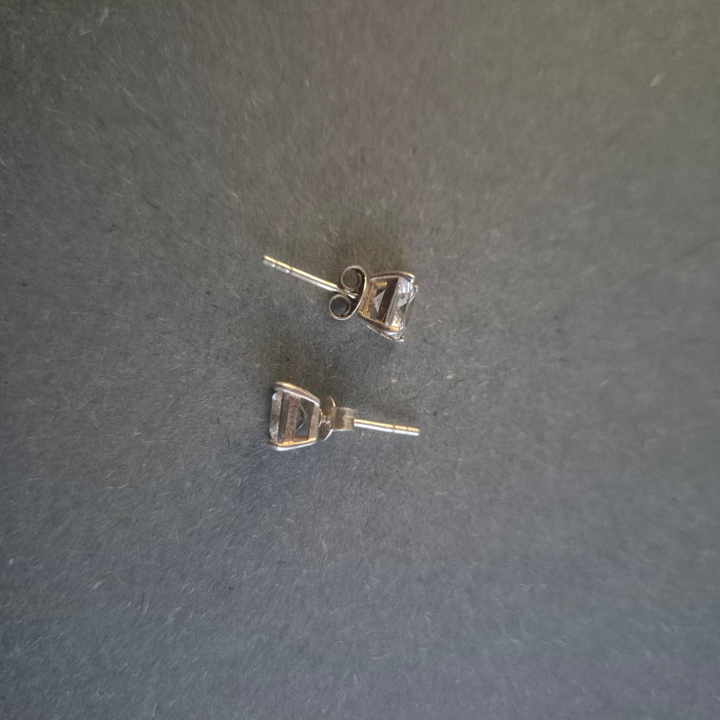 Elegante Silber Ohrstecker mit quadratischen Zirkonia – Zeitlose Eleganz