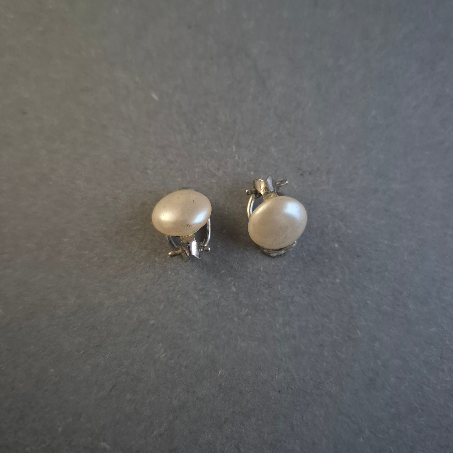 Vintage Clip-Ohrringe mit Perlmutt – Klassische Eleganz im Retro-Stil