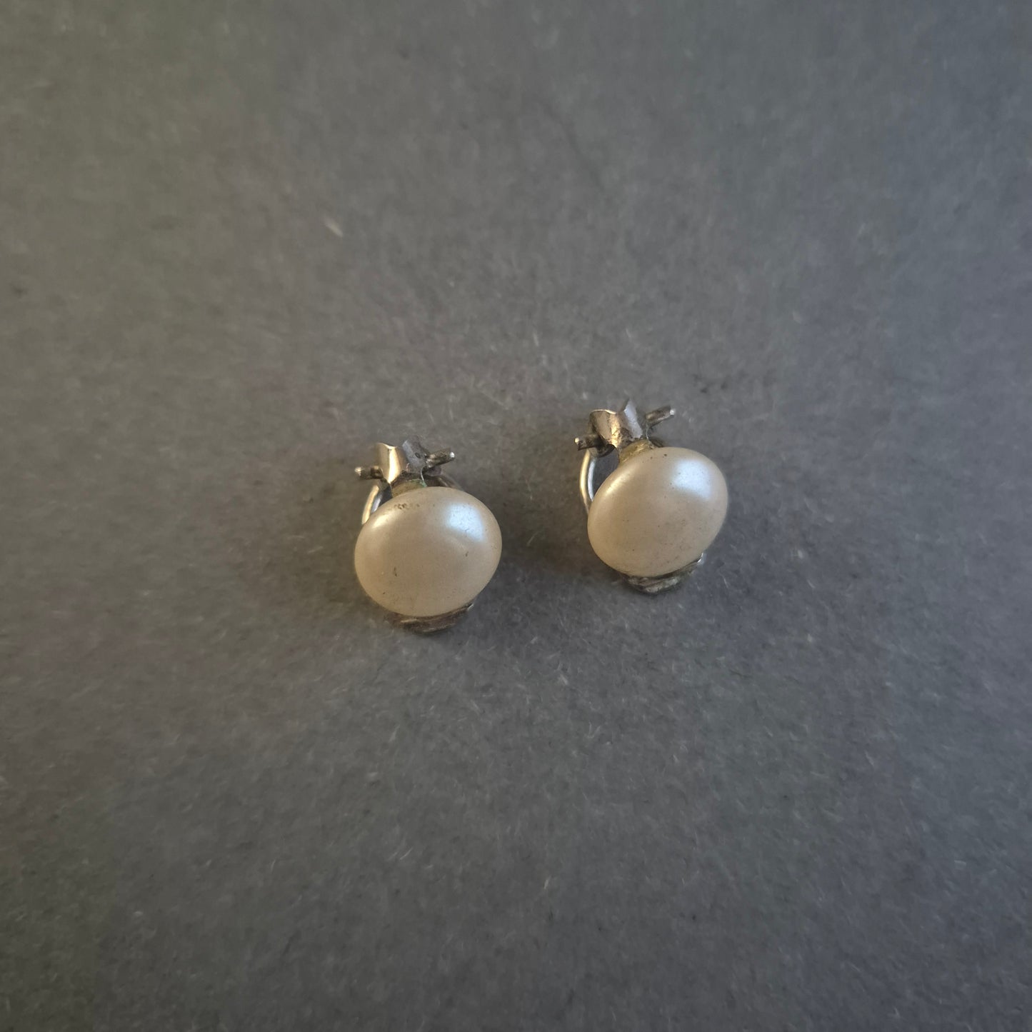 Vintage Clip-Ohrringe mit Perlmutt – Klassische Eleganz im Retro-Stil