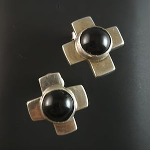 Vintage Silber Ohrstecker mit Onyx – Modernes Kreuzdesign mit edlem Akzent