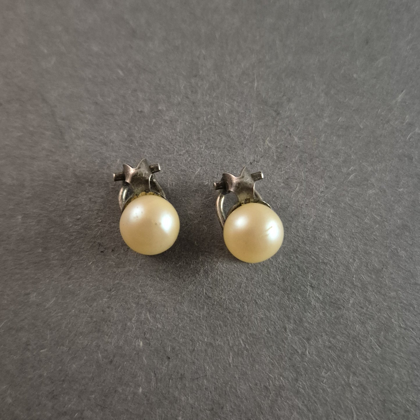 Vintage Perlen-Clip-Ohrringe mit Sternendetails – Zeitlose Eleganz