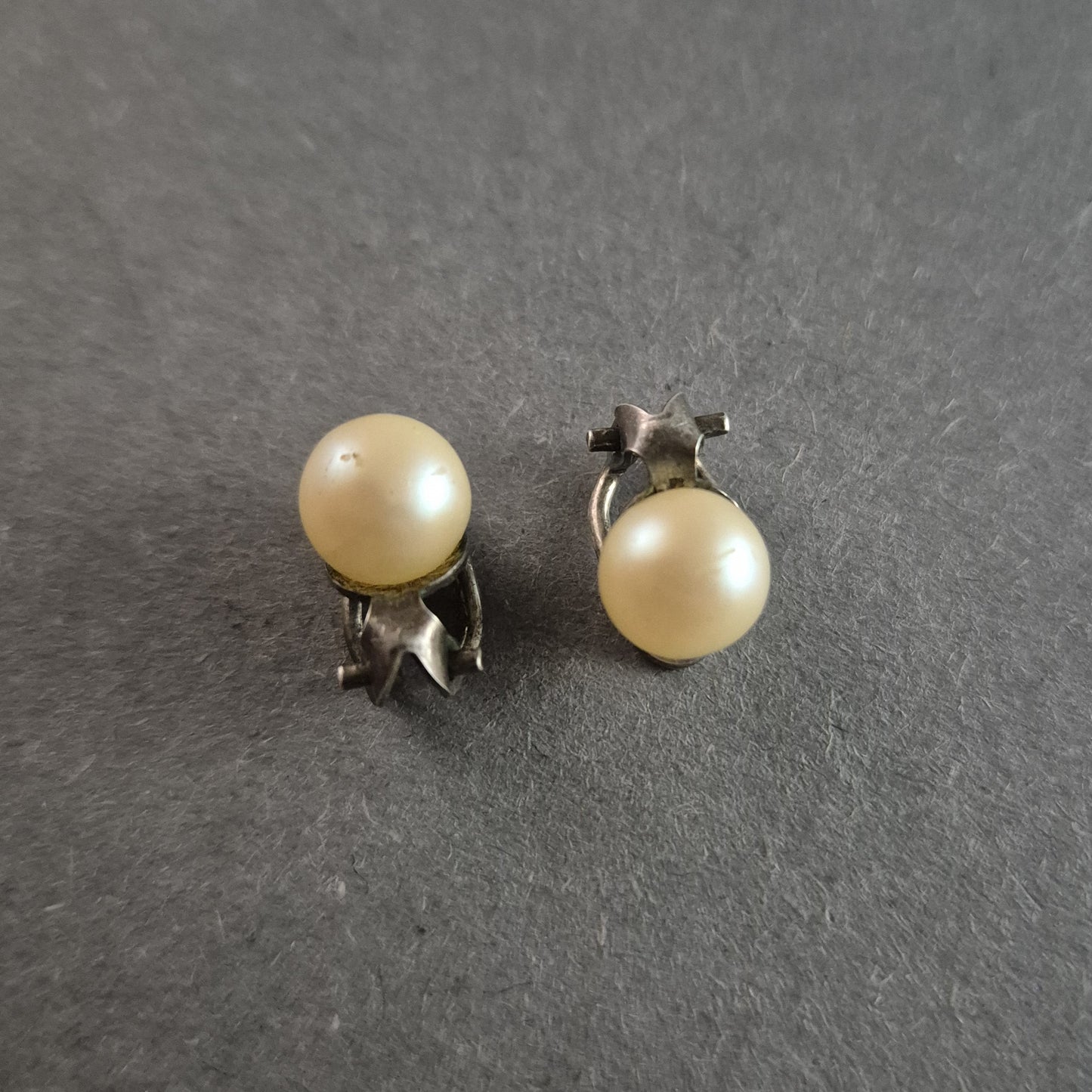 Vintage Perlen-Clip-Ohrringe mit Sternendetails – Zeitlose Eleganz