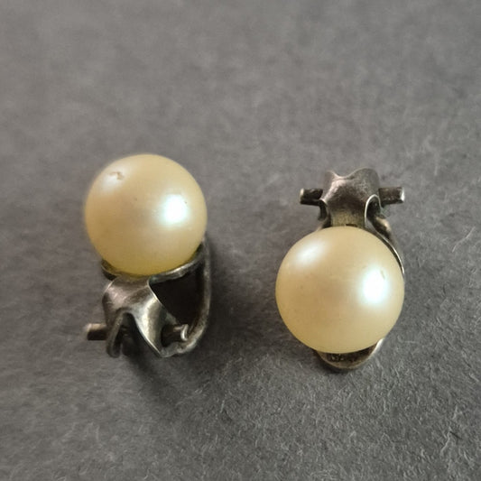 Vintage Perlen-Clip-Ohrringe mit Sternendetails – Zeitlose Eleganz