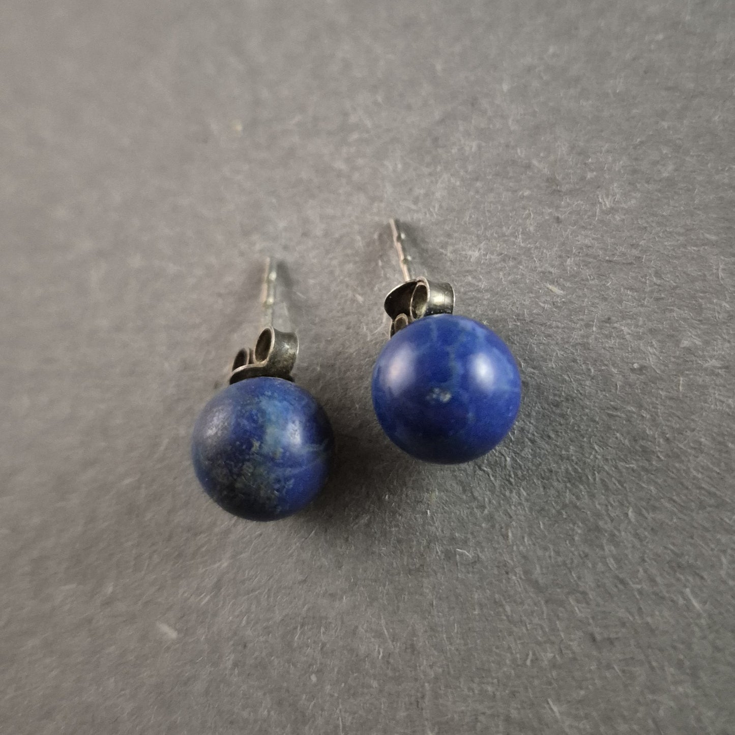Vintage Clip-Ohrringe mit blauen Steinen – Klassische Eleganz in tiefem Blau