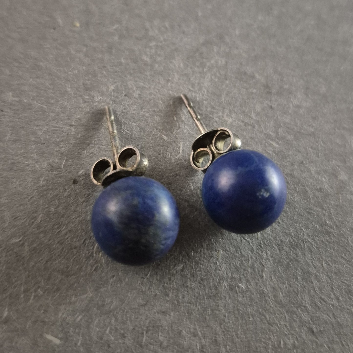 Vintage Clip-Ohrringe mit blauen Steinen – Klassische Eleganz in tiefem Blau