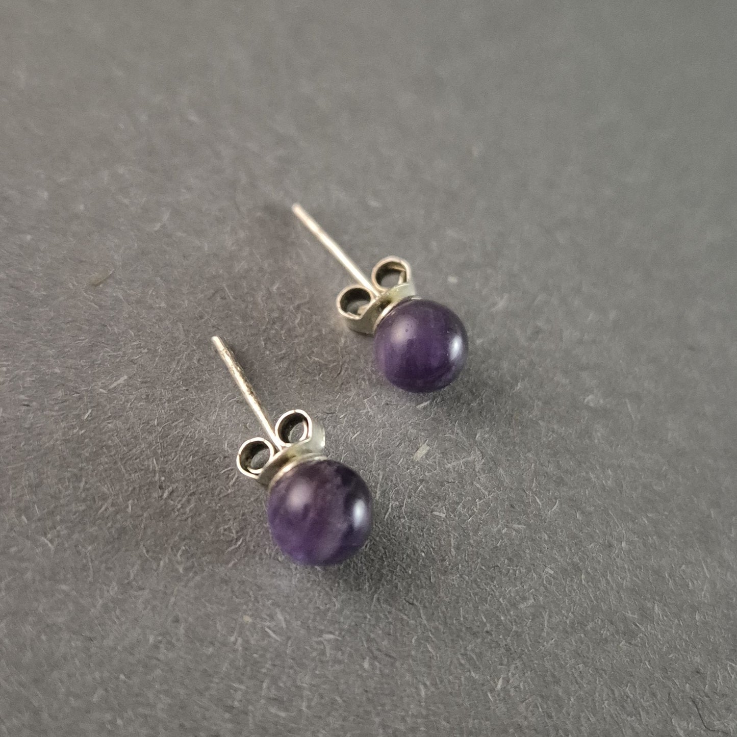 Amethyst Ohrstecker aus Silber – Eleganz in Violett