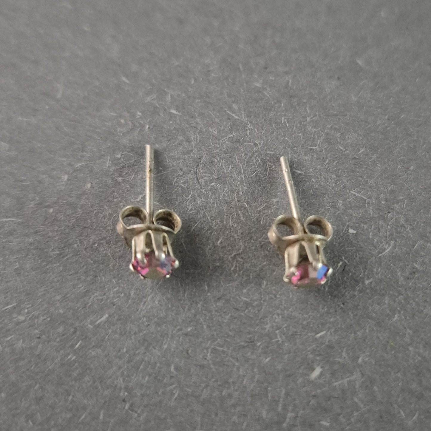 Vintage Silber Ohrringe mit Regenbogenkristallen – Funkelnde Eleganz