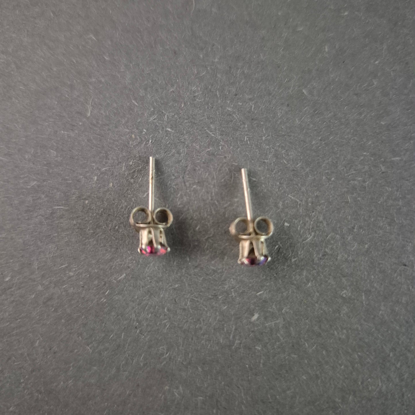 Vintage Silber Ohrringe mit Regenbogenkristallen – Funkelnde Eleganz