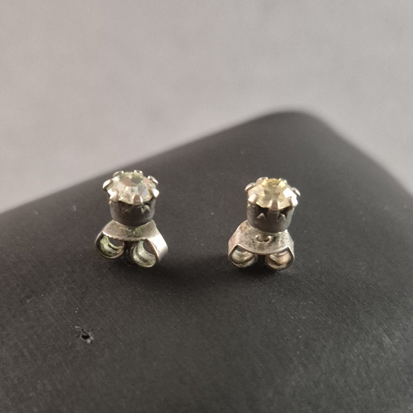 Silber-Ohrstecker mit funkelndem Zirkonia Klassischer Glanz für jeden Anlass