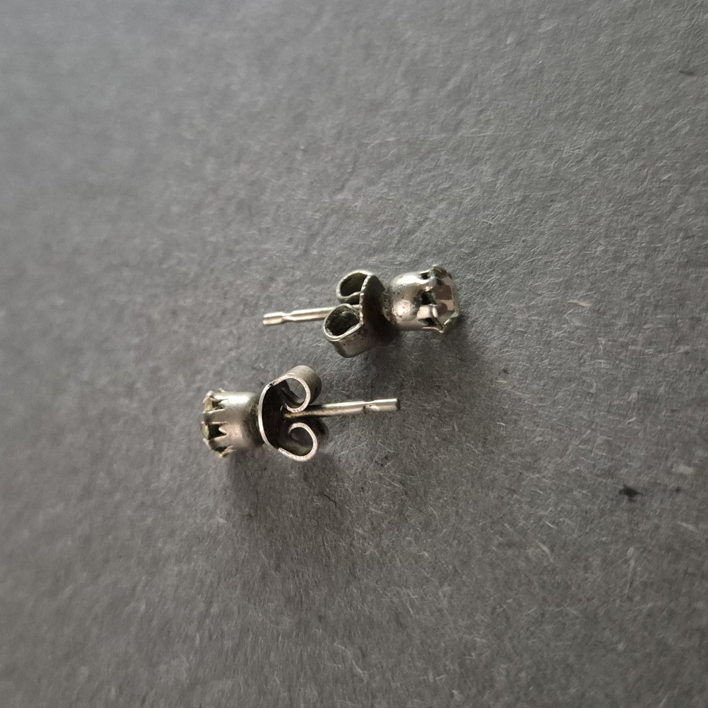 Silber-Ohrstecker mit funkelndem Zirkonia Klassischer Glanz für jeden Anlass