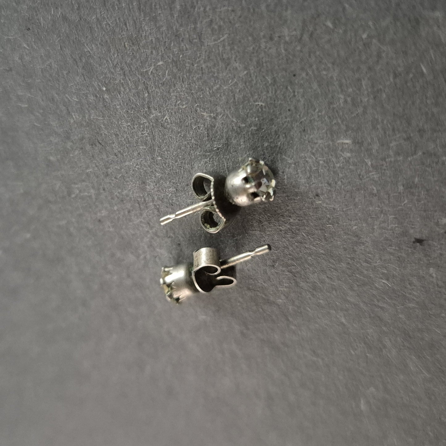 Silber-Ohrstecker mit funkelndem Zirkonia Klassischer Glanz für jeden Anlass