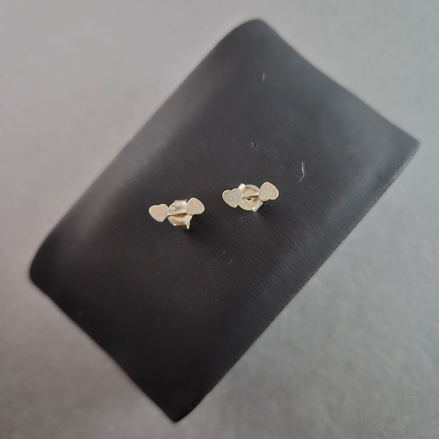 Silberne Ohrringe mit blauen Krabben – Verspieltes maritimes Design