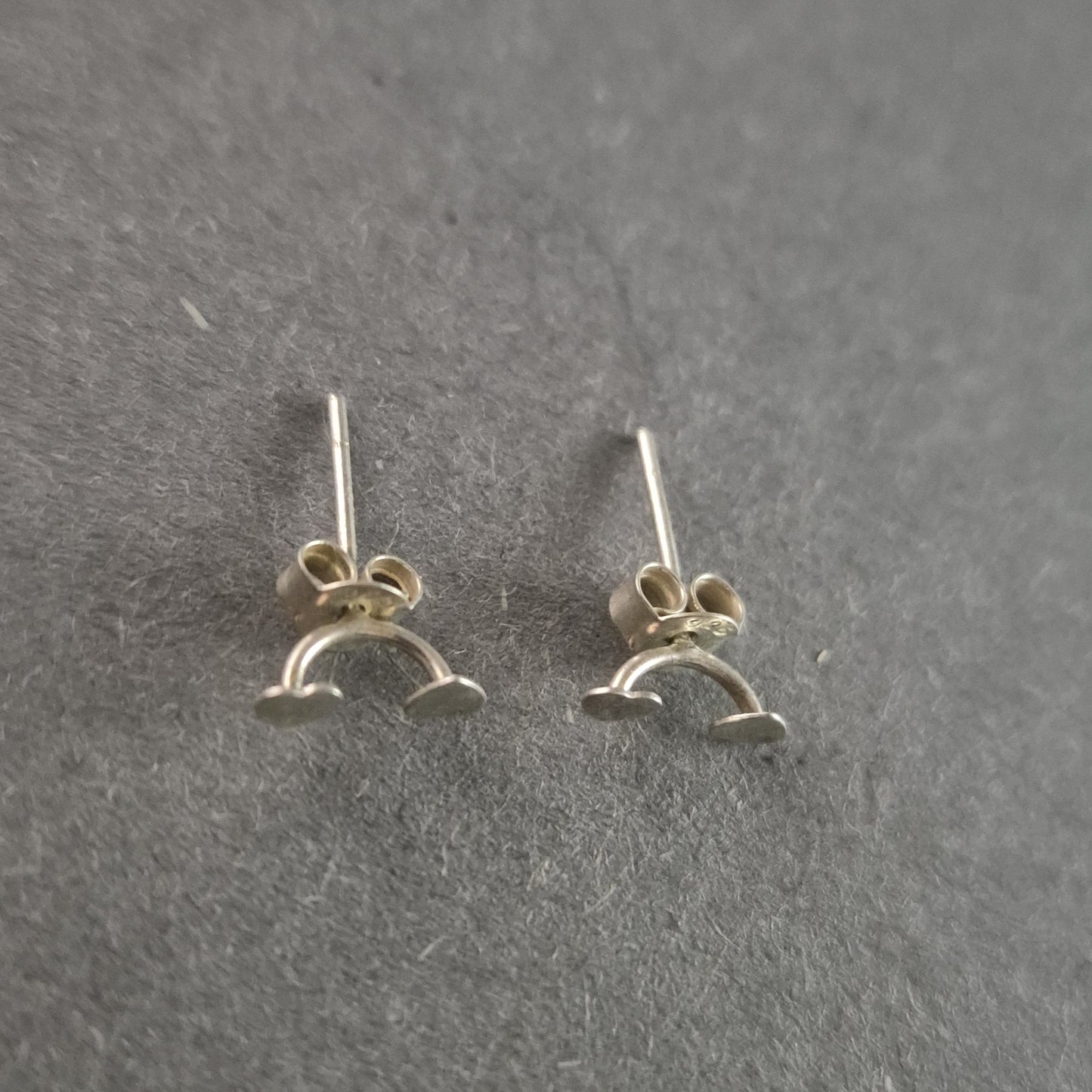 Silberne Ohrringe mit blauen Krabben – Verspieltes maritimes Design