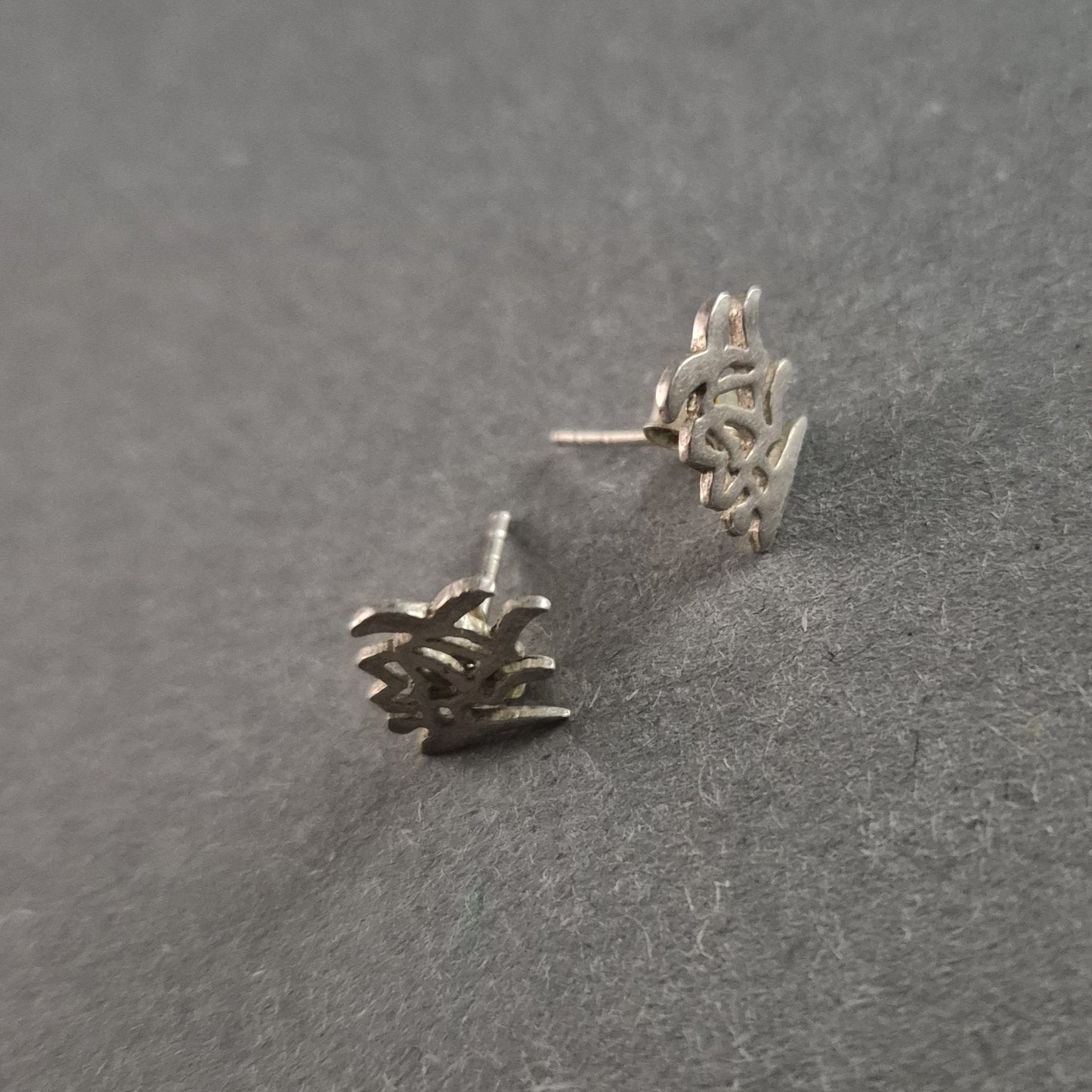 Chinesische Schriftzeichen Ohrstecker – Zeitlose Eleganz in Silber