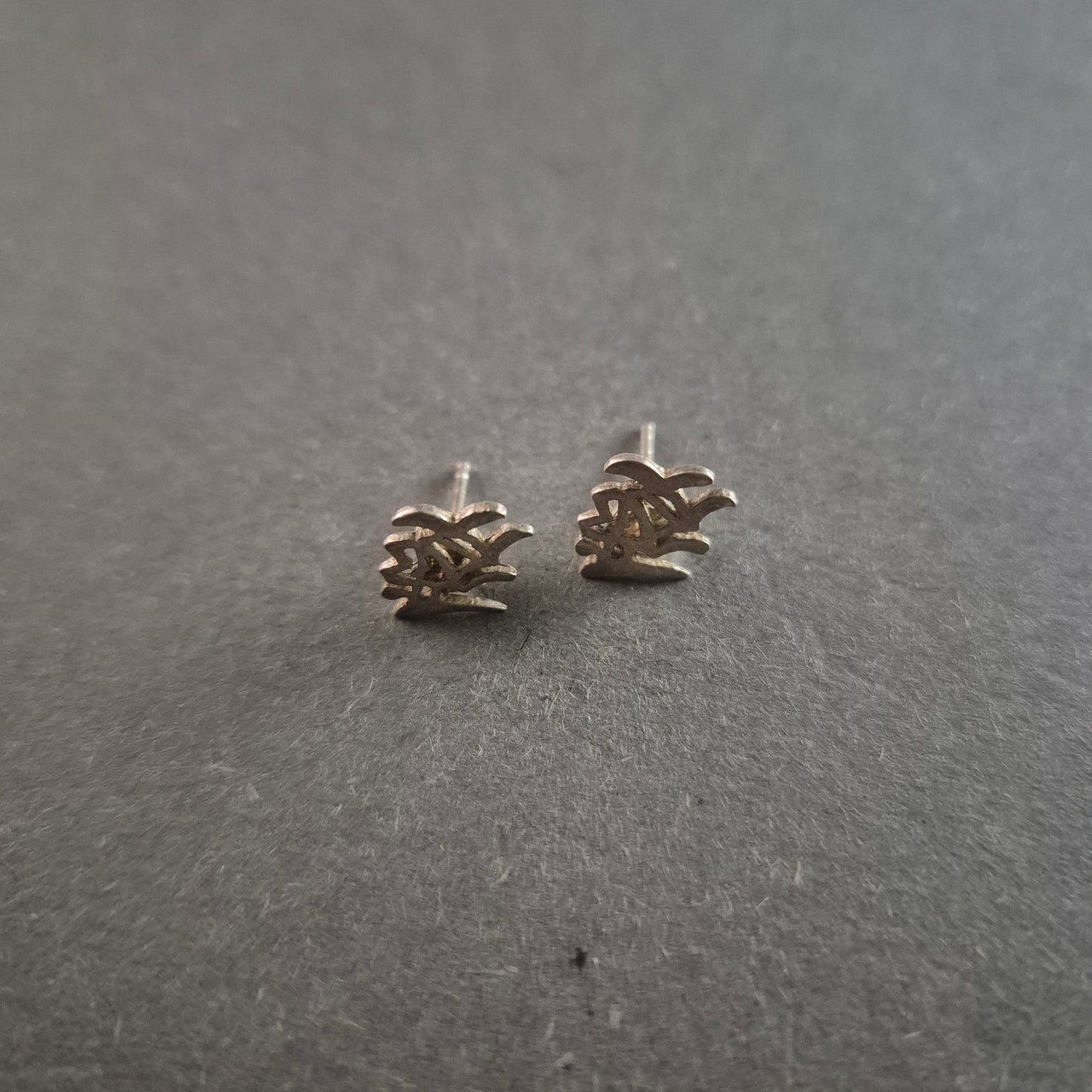 Chinesische Schriftzeichen Ohrstecker – Zeitlose Eleganz in Silber