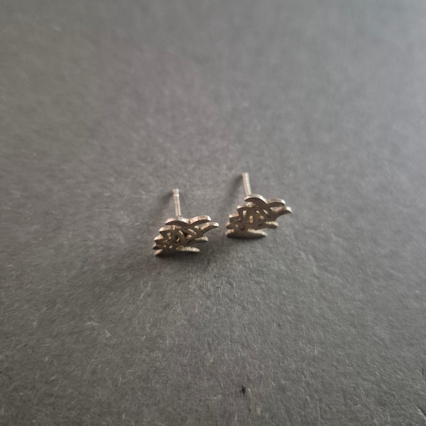 Chinesische Schriftzeichen Ohrstecker – Zeitlose Eleganz in Silber