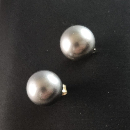 Elegante Ohrringe mit grauen Perlen – Zeitlose Raffinesse