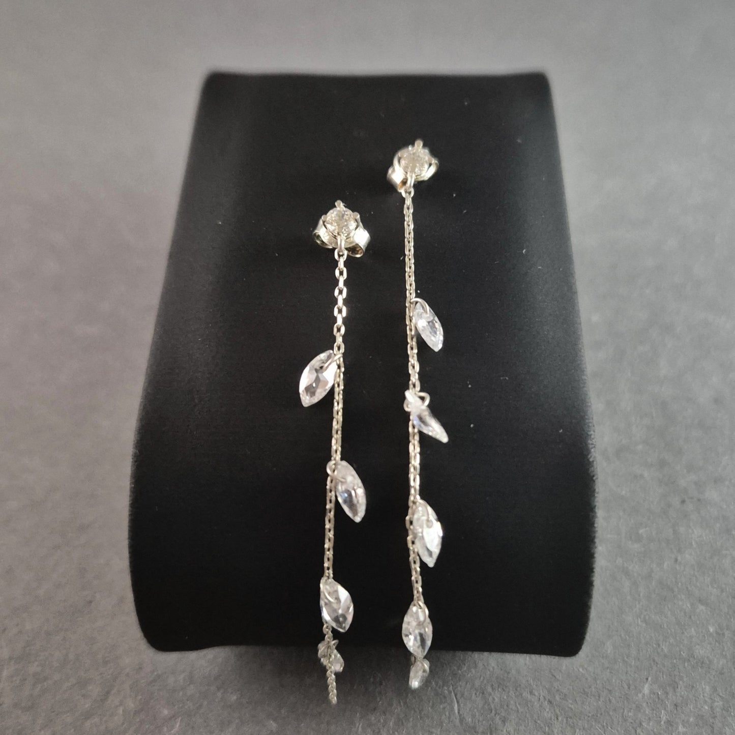 Elegante Hängeohrringe mit Kristallen – Zeitloser Glamour für jeden Anlass