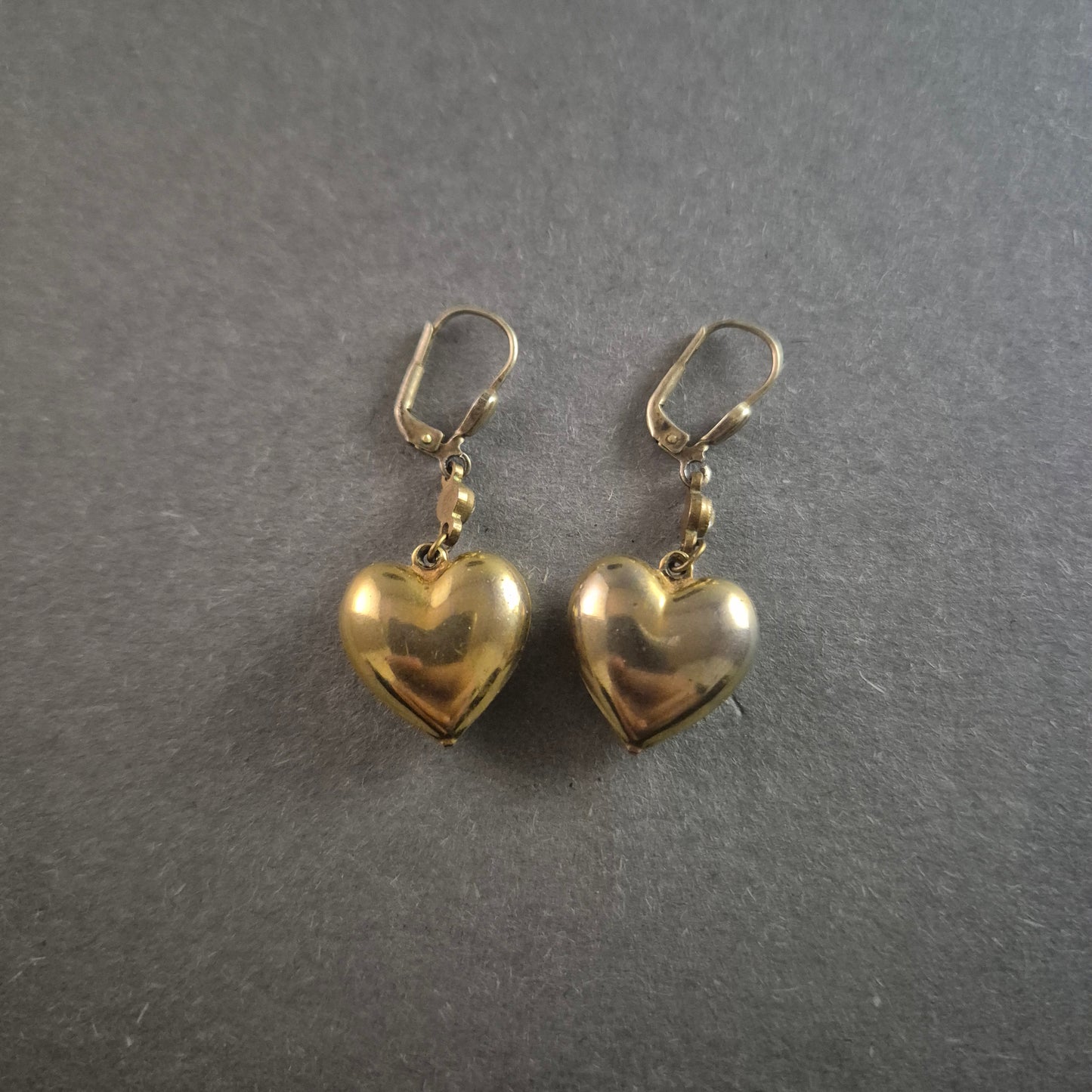 Elegante Herzförmige Ohrhänger – Vintage-Chic mit romantischem Touch