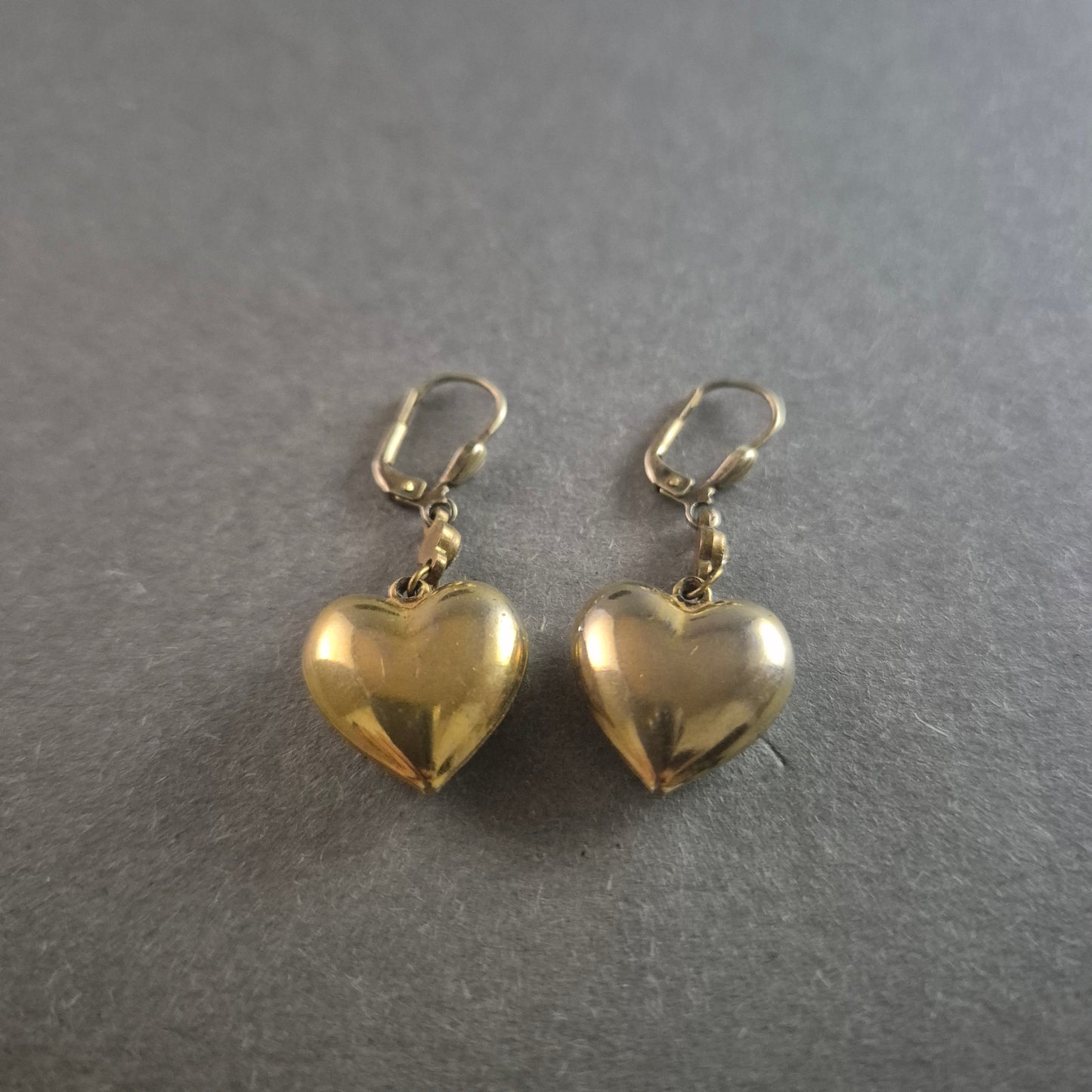 Elegante Herzförmige Ohrhänger – Vintage-Chic mit romantischem Touch