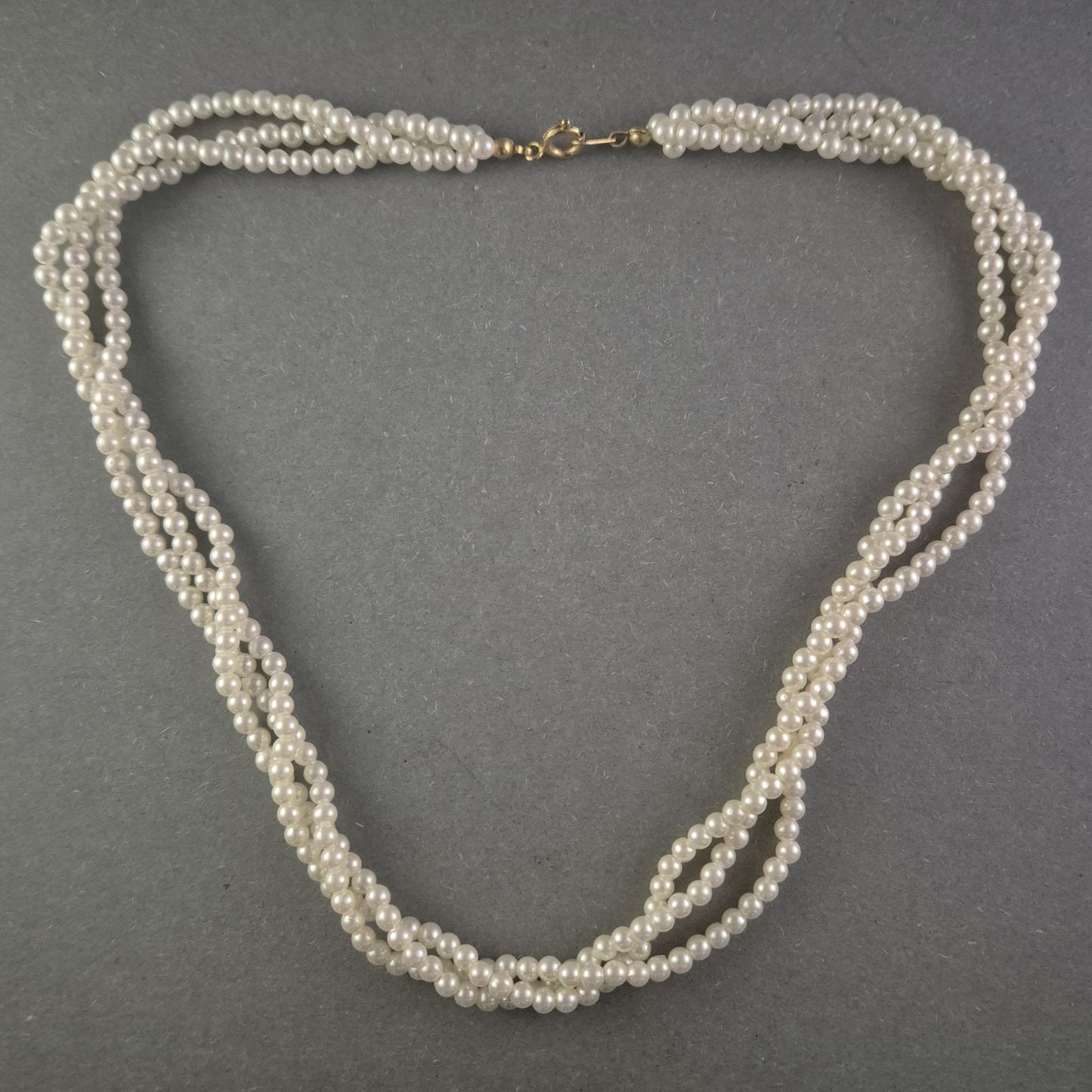 Elegante Perlenkette – Zeitlose Schönheit mit Twist-Design