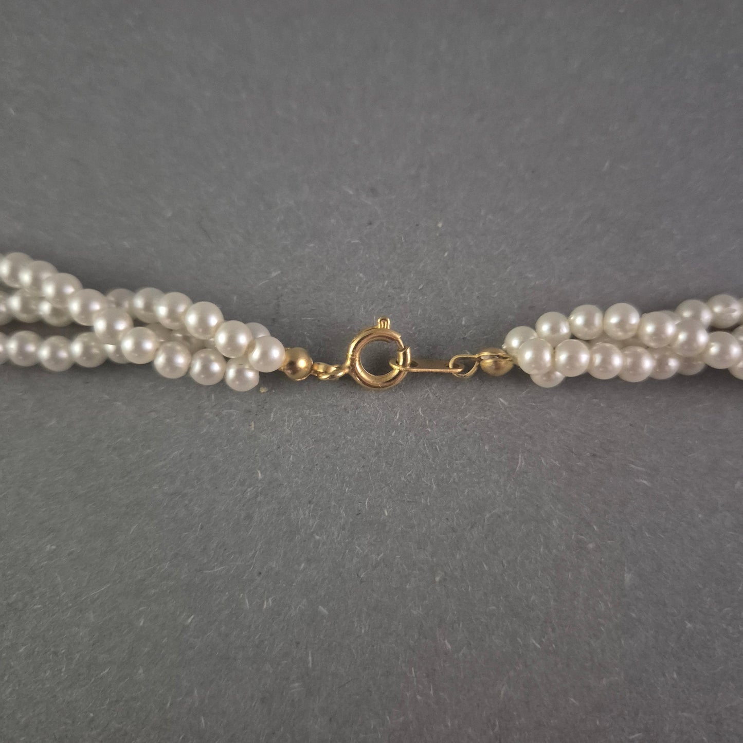 Elegante Perlenkette – Zeitlose Schönheit mit Twist-Design