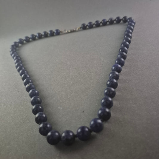Elegante Lapislazuli Halskette – Zeitlose Schönheit in Tiefblau