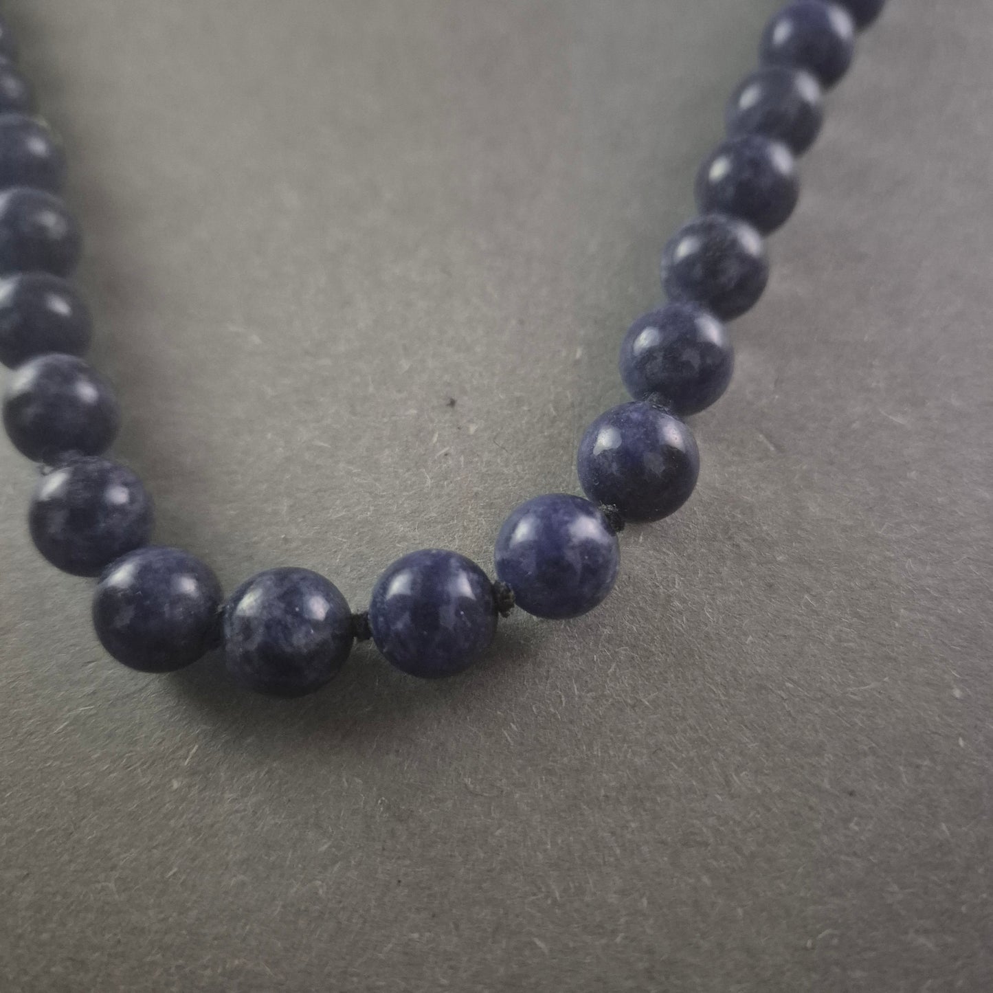 Elegante Lapislazuli Halskette – Zeitlose Schönheit in Tiefblau
