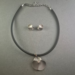 Elegantes Schmuck-Set mit Blüten-Design – Zeitlose Schönheit aus Edelstahl