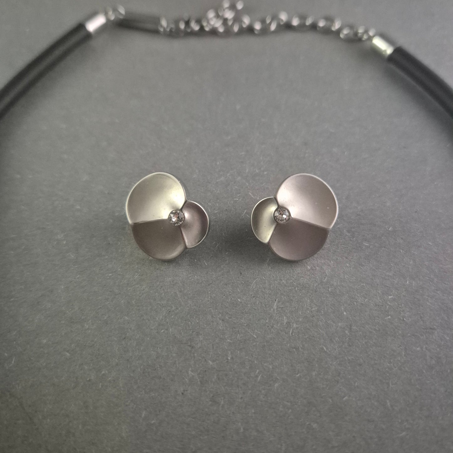 Elegantes Schmuck-Set mit Blüten-Design – Zeitlose Schönheit aus Edelstahl