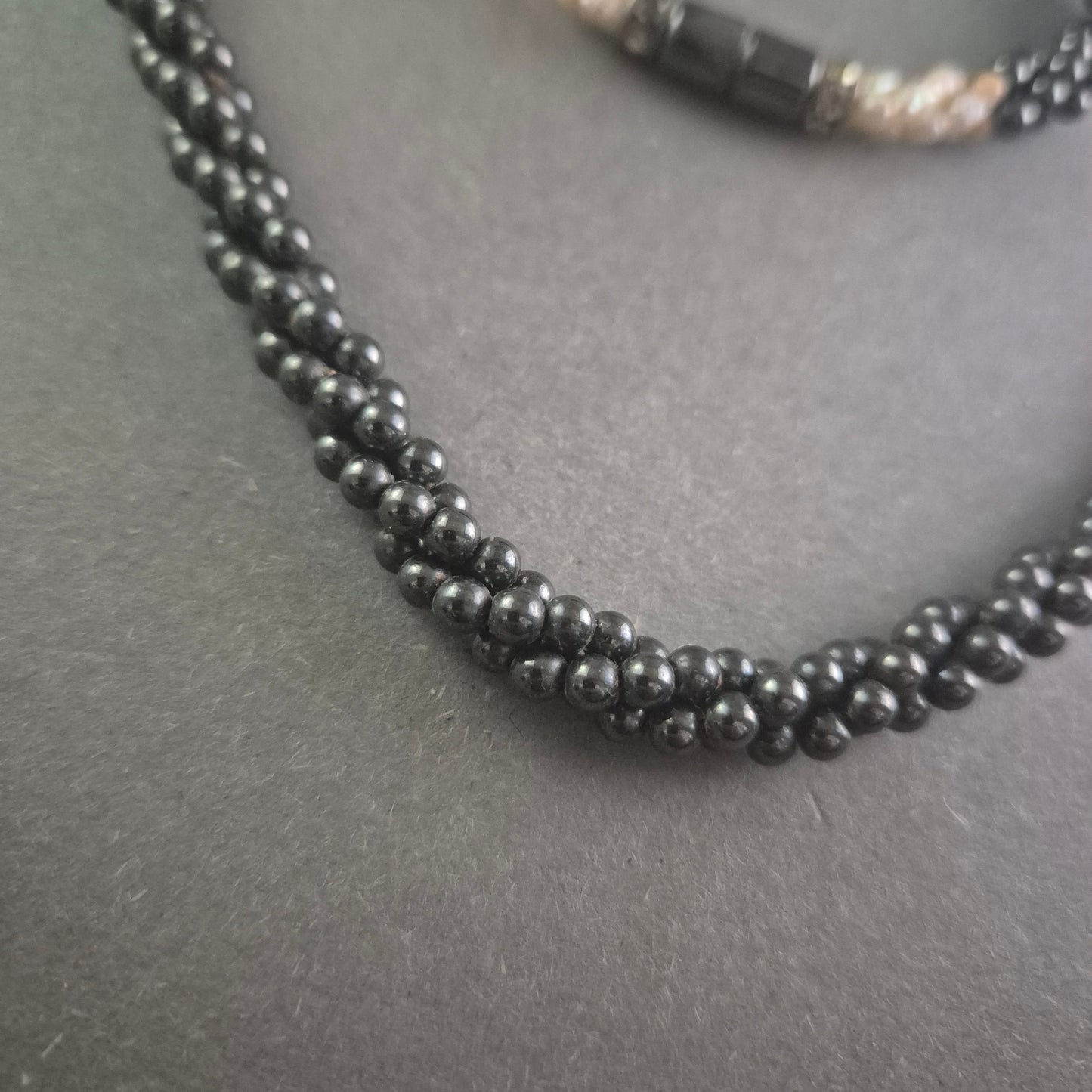 Elegantes Perlen-Set: Halskette und Armband mit schwarzem Onyx
