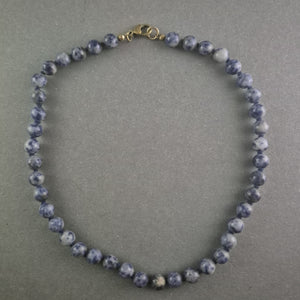 Elegante Sodalith-Halskette – Mystisches Blau mit natürlicher Maserung