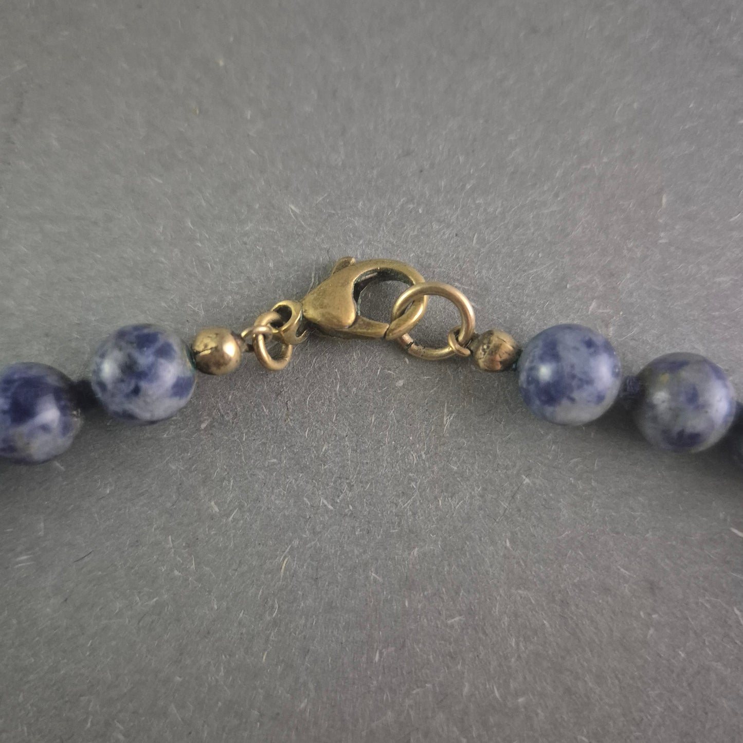 Elegante Sodalith-Halskette – Mystisches Blau mit natürlicher Maserung