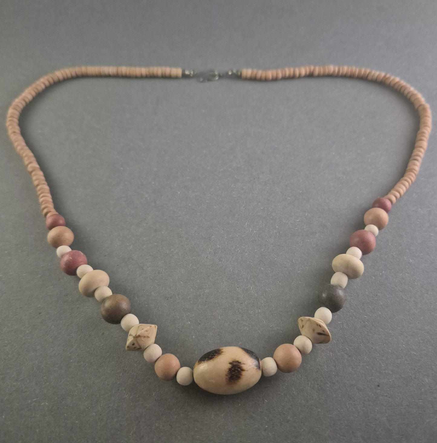 Vintage Holzperlen-Halskette – Naturverbunden und Rustikal