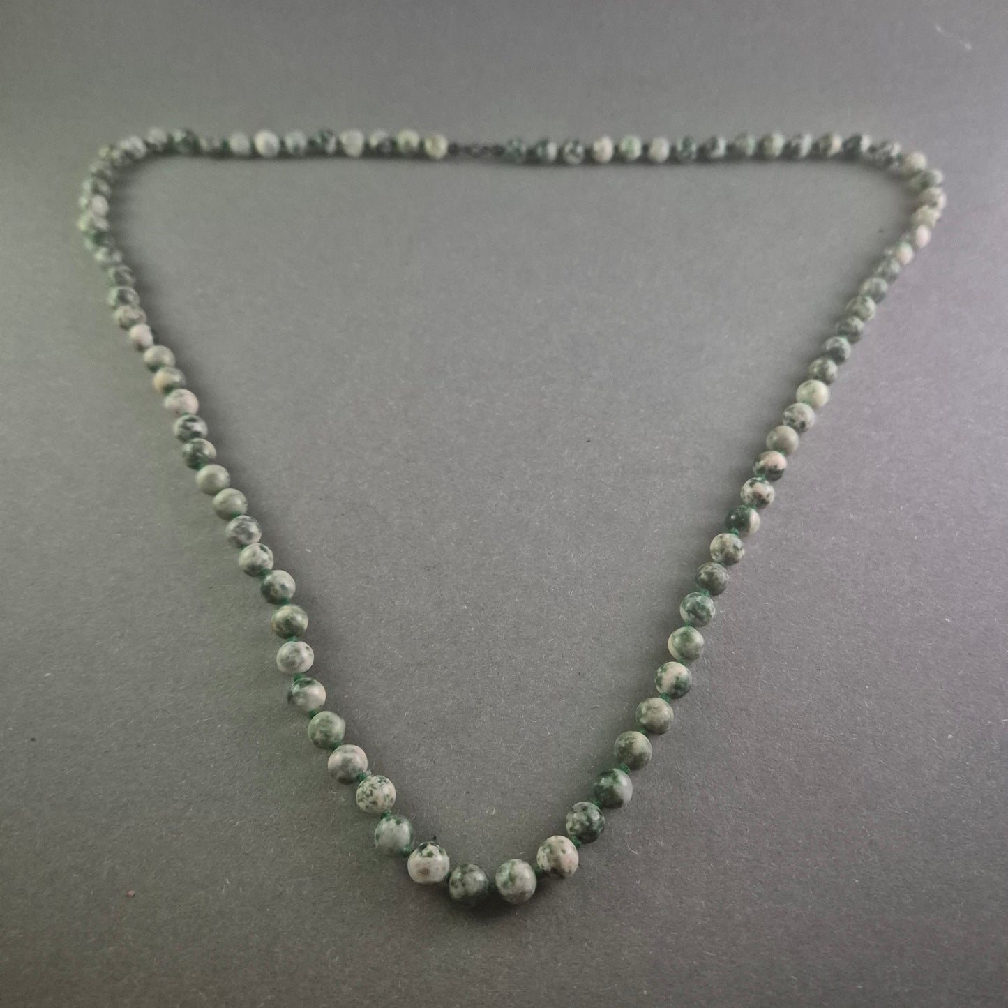 Elegante Halskette aus grünem Jaspis – Natürliche Schönheit und zeitlose Eleganz