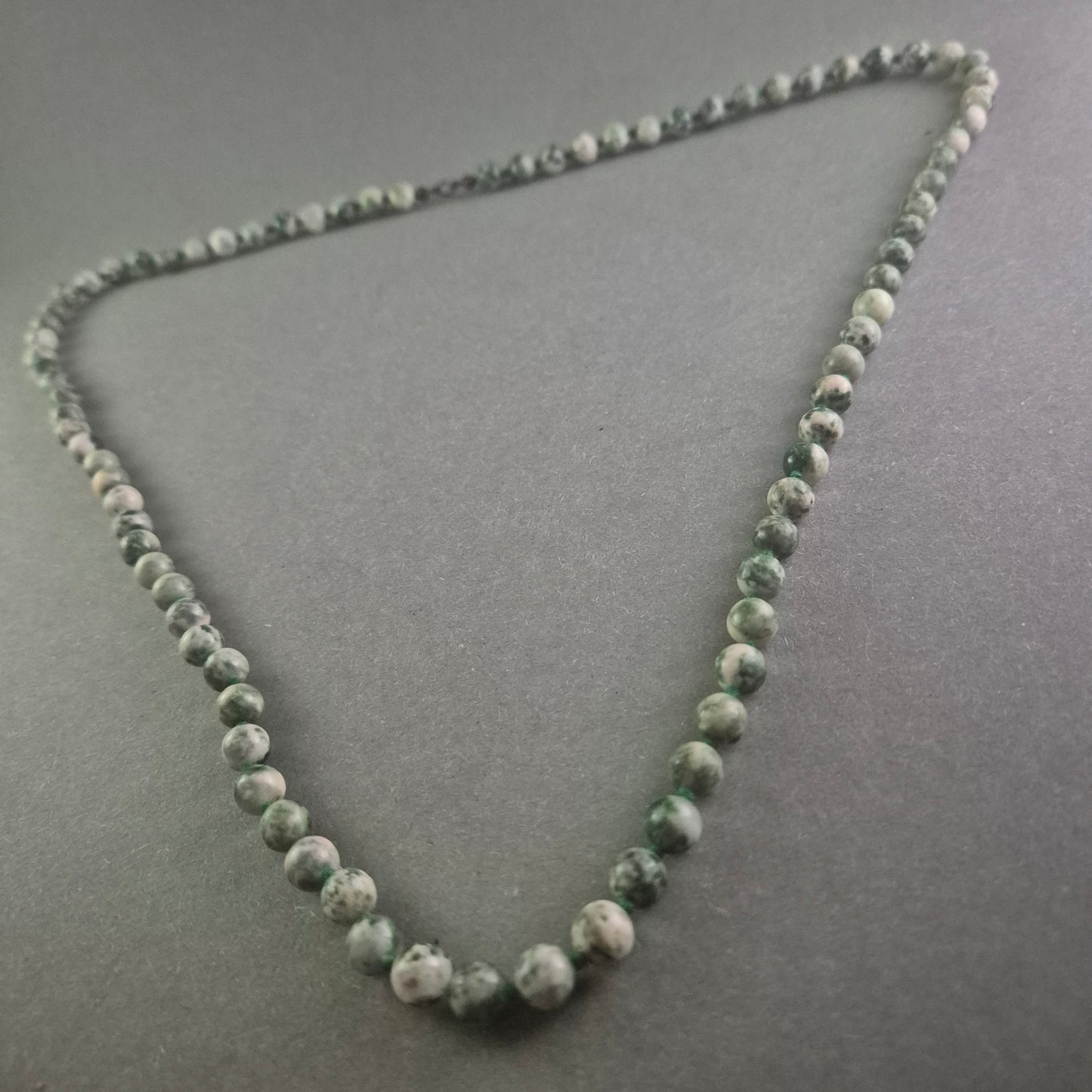 Elegante Halskette aus grünem Jaspis – Natürliche Schönheit und zeitlose Eleganz