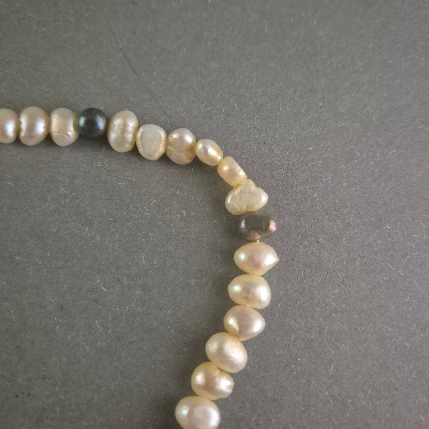 Elegante Perlenkette mit natürlichen Süßwasserperlen – Klassische Schönheit