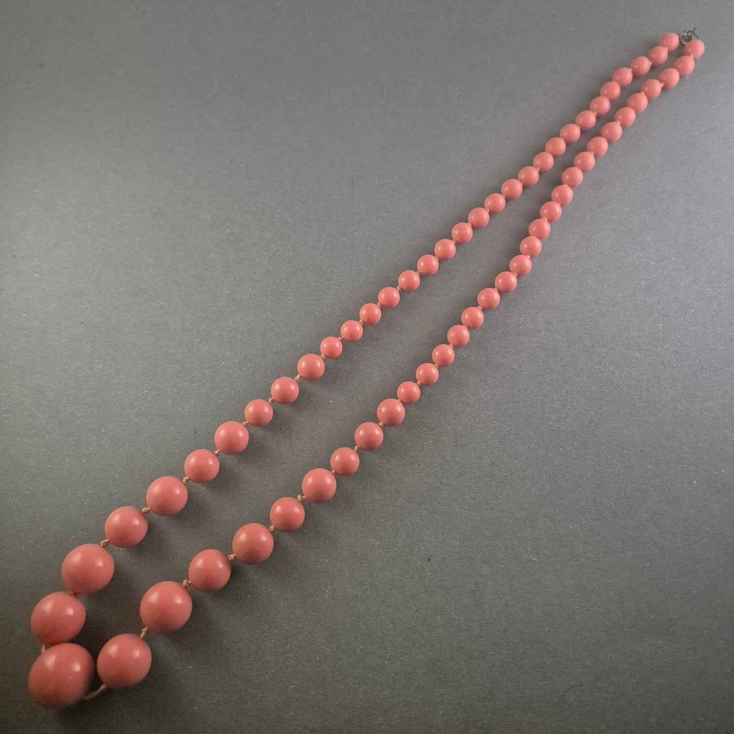 Elegante Vintage-Korallenkette – Zeitloses Schmuckstück für stilvolle Auftritte